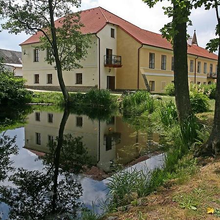 Готель Zamek Jindrichovice Kolinec Екстер'єр фото