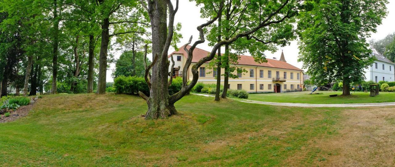 Готель Zamek Jindrichovice Kolinec Екстер'єр фото